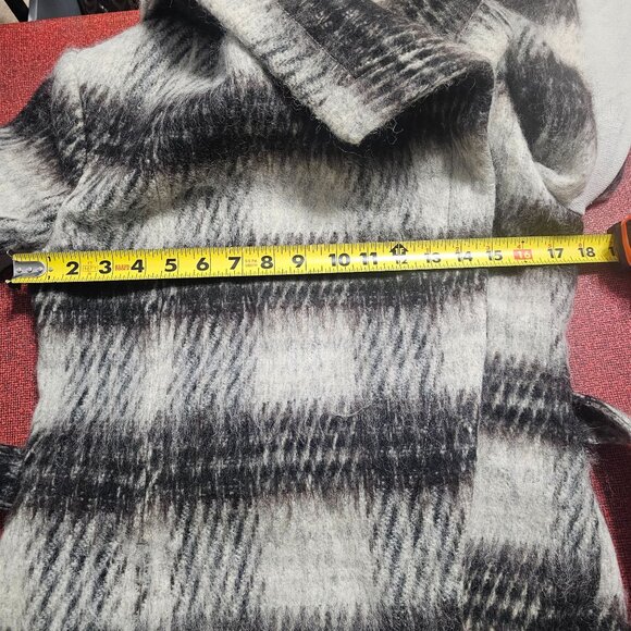 BCBGeneration Black Plaid Wool Wrap Coat Sz XS Belted Shawl Collar Mid-Length - Picture 12 of 14
